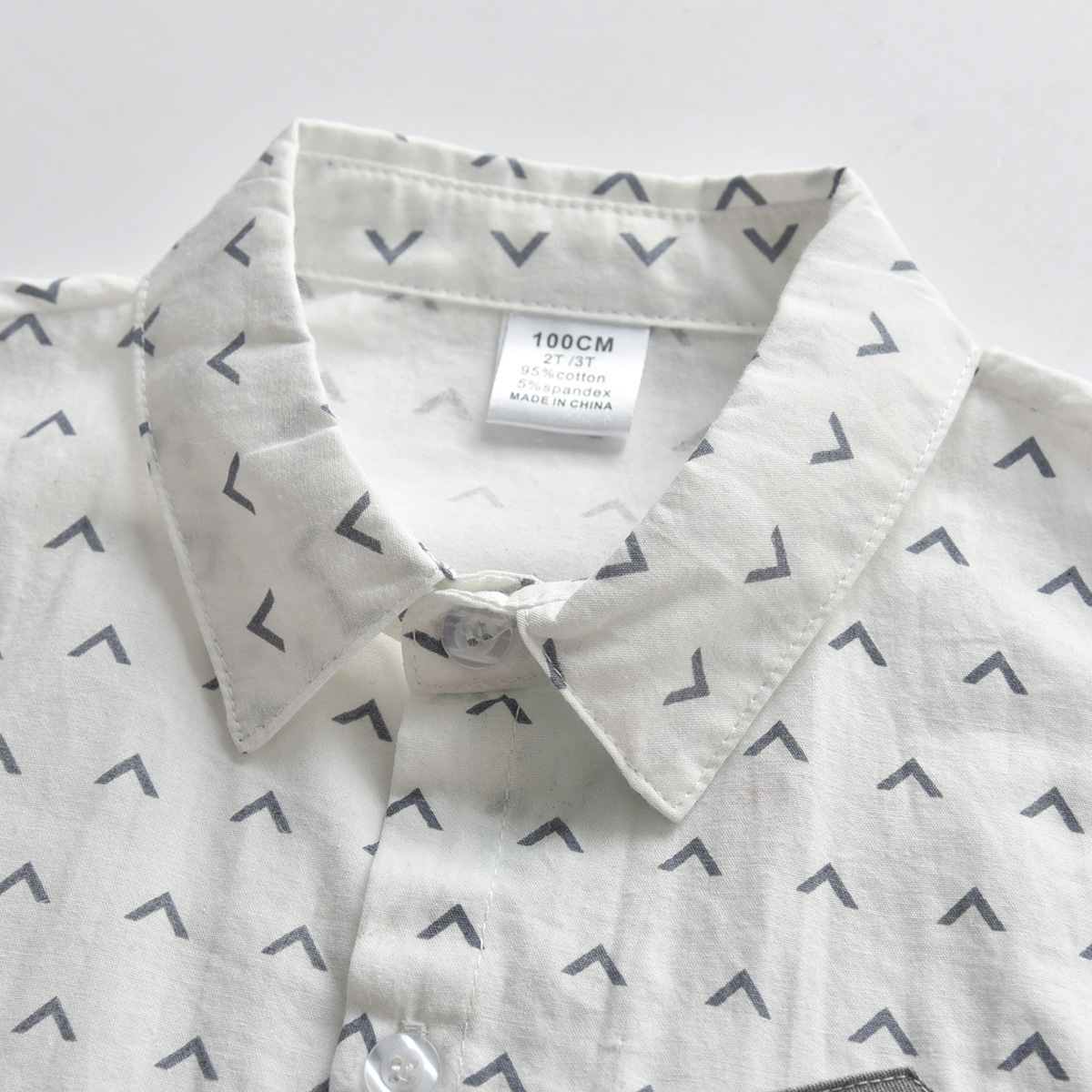 V-Printed Long-Sleeved Cotton Lapel Shirt