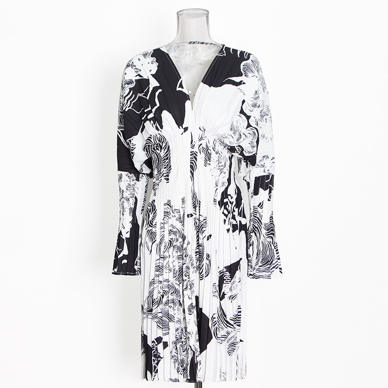Pleated Waist-Skimming Deep V-Neck Print Dress