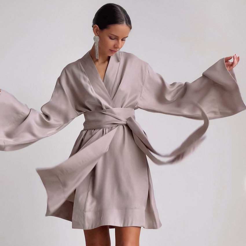 Silk Loose-Fitting Long-Sleeved Short Robe Pajamas