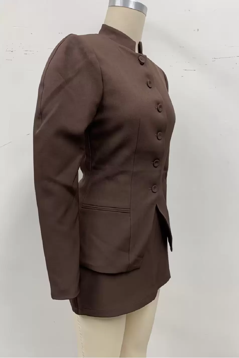 Women Brown Mandarin Collar Multi Button Fitted Cropped Blazer Jacket Long Sleeve Flap Pockets Short Skirt 2 Piece Set
