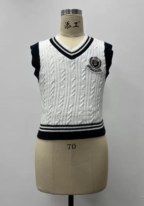 Contrasting Color Cable Knit Vest