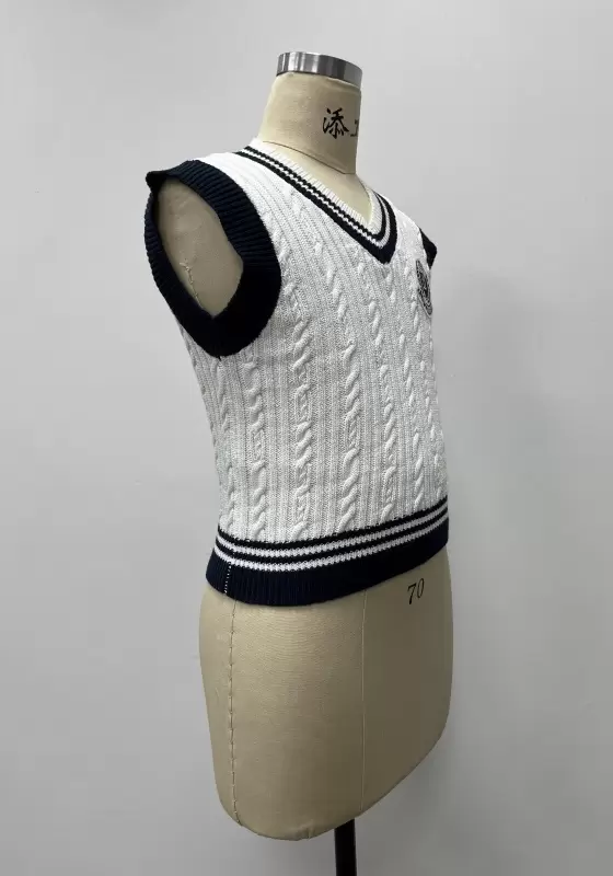 Contrasting Color Cable Knit Vest