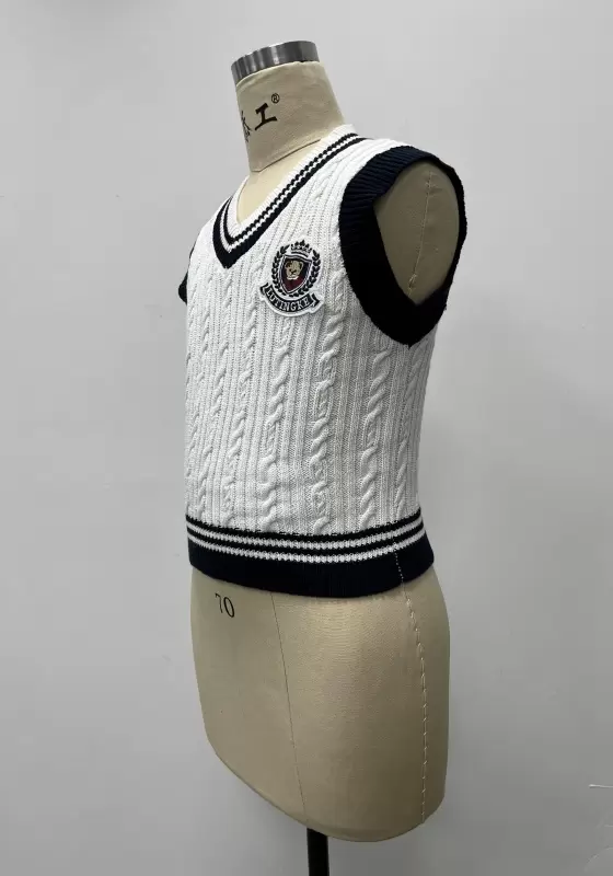 Contrasting Color Cable Knit Vest